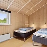 Spurv - 1-8km From The Sea By Interhome