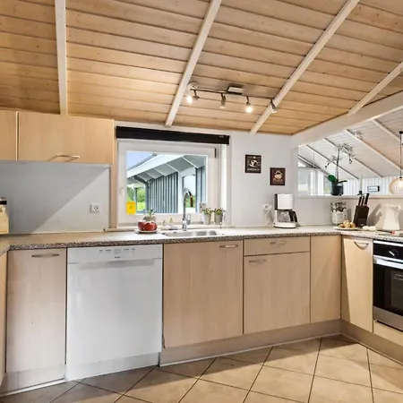 Spurv - 1-8km From The Sea By Interhome *