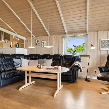 Spurv - 1-8km From The Sea By Interhome *